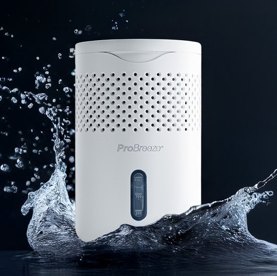 Witte Pro Breeze luchtontvochtiger omringd door opspattend water.