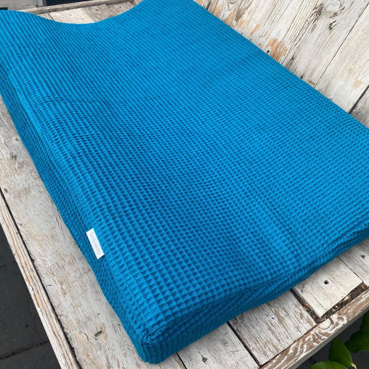 Lovely Stitches Aankleedkussen – Wafelstof Petrol – 44 x 72 x 9 cm – Geschikt voor Bébé Jou