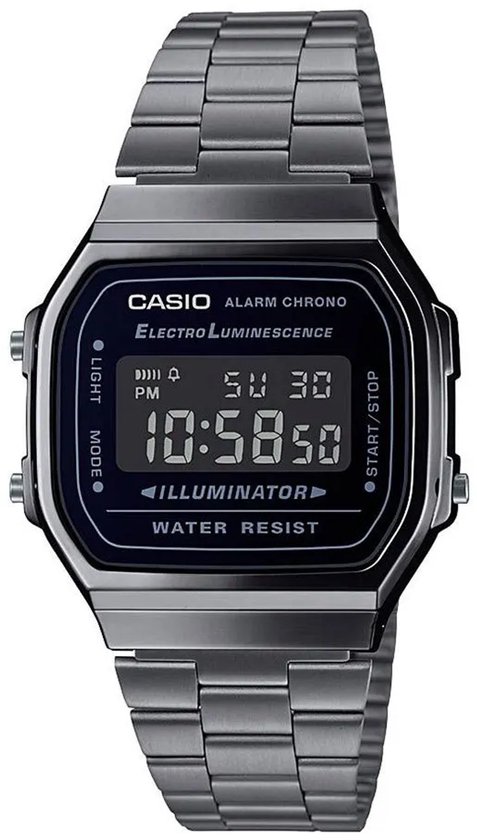 Unisex Casio horloge met zilverkleurige metalen band, vierkant zwart display met digitale tijdsaanduiding en functies als alarm, chronograaf en verlichting.