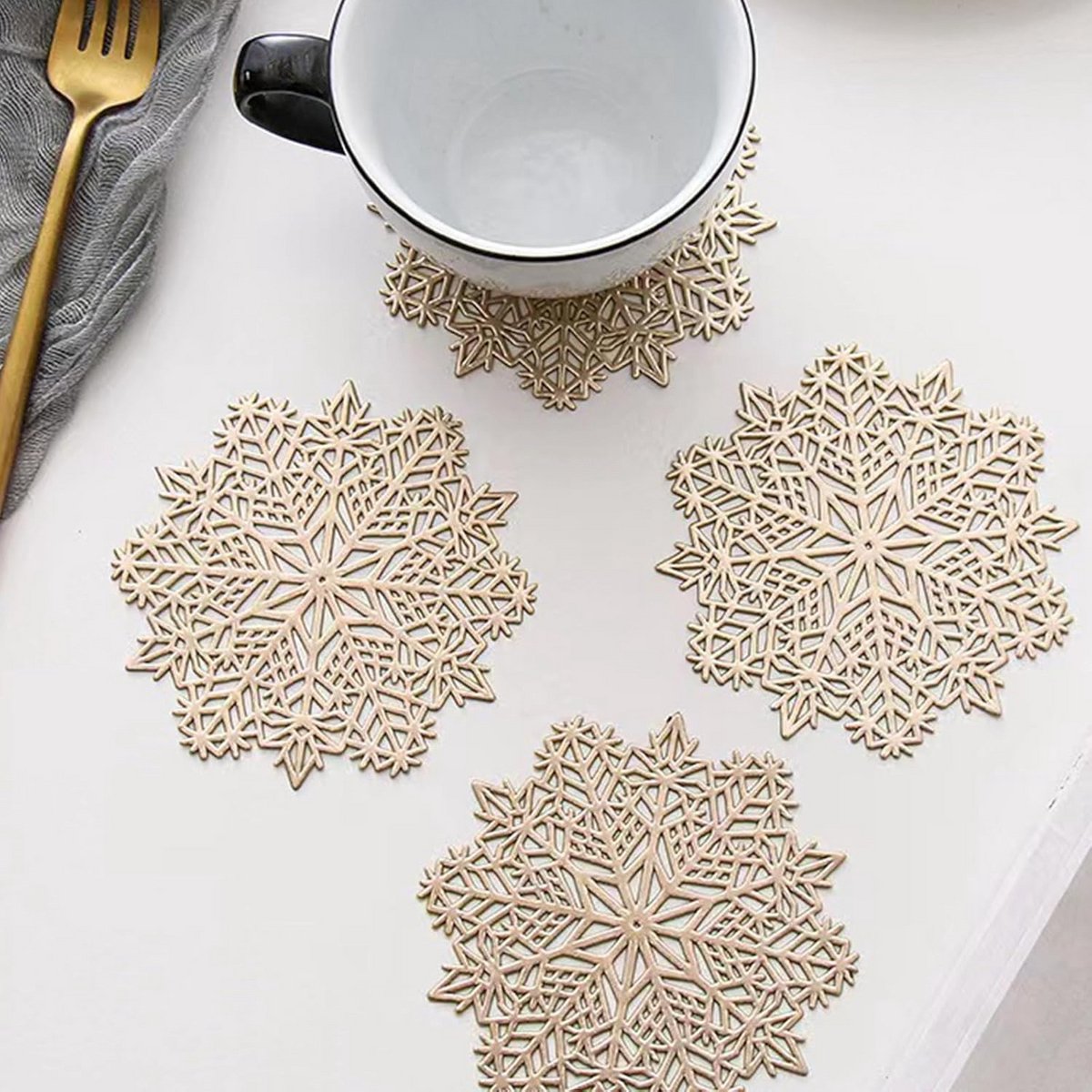 Set van 6 Kerst Sneeuwvlok Onderzetters PVC Goud/Zilver - Hittebestendig Tafelmatten