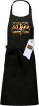Keukenschort en sokken met tekst - Giftset - Goud het duurde 60 jaar - Moederdag - Vaderdag - Zwart - Verstelbaar - Cadeau idee - Verjaardag - Cadeau dames en heren - Liefste Opa en Oma cadeau - Kerst cadeau - Grappig cadeau - Onesize