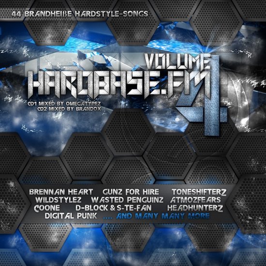 Albumhoes: Hardbase.Fm Volume 4, met 44 hardstyle nummers van artiesten zoals Brennan Heart, Wildstylez en Coone. Blauw en grijs hexagon patroon.
