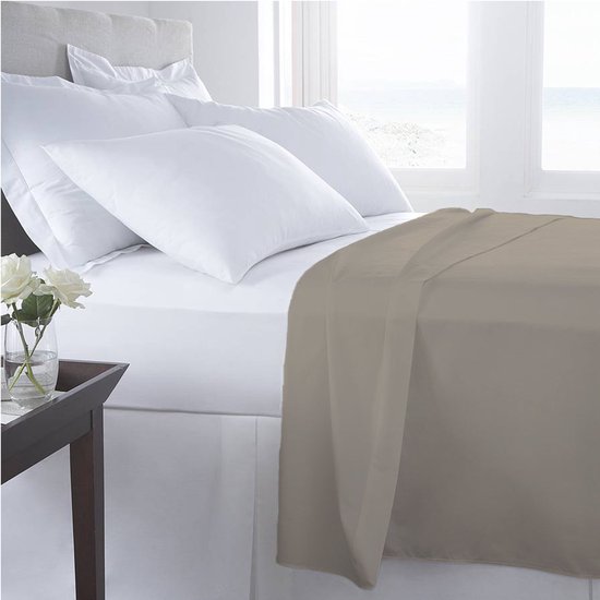Drap plat 100% satin de coton couleur taupe, par Dreamers Den. Dimensions 150x250cm.
