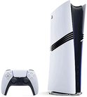 PlayStation 5 Pro console met DualSense controller, in wit met zwarte accenten.
