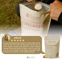Een hand schept poeder uit een zak "Zuvéra Collagen". Naast de zak staat een zak "Zuvéra Colostrum".
