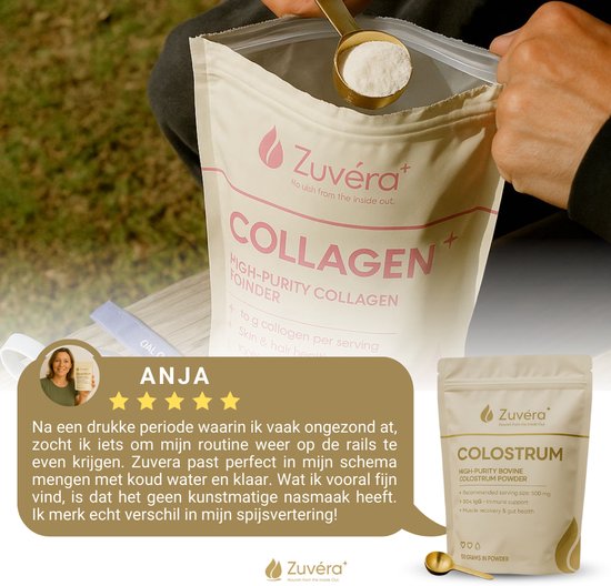 Een hand schept poeder uit een zak "Zuvéra Collagen". Naast de zak staat een zak "Zuvéra Colostrum".