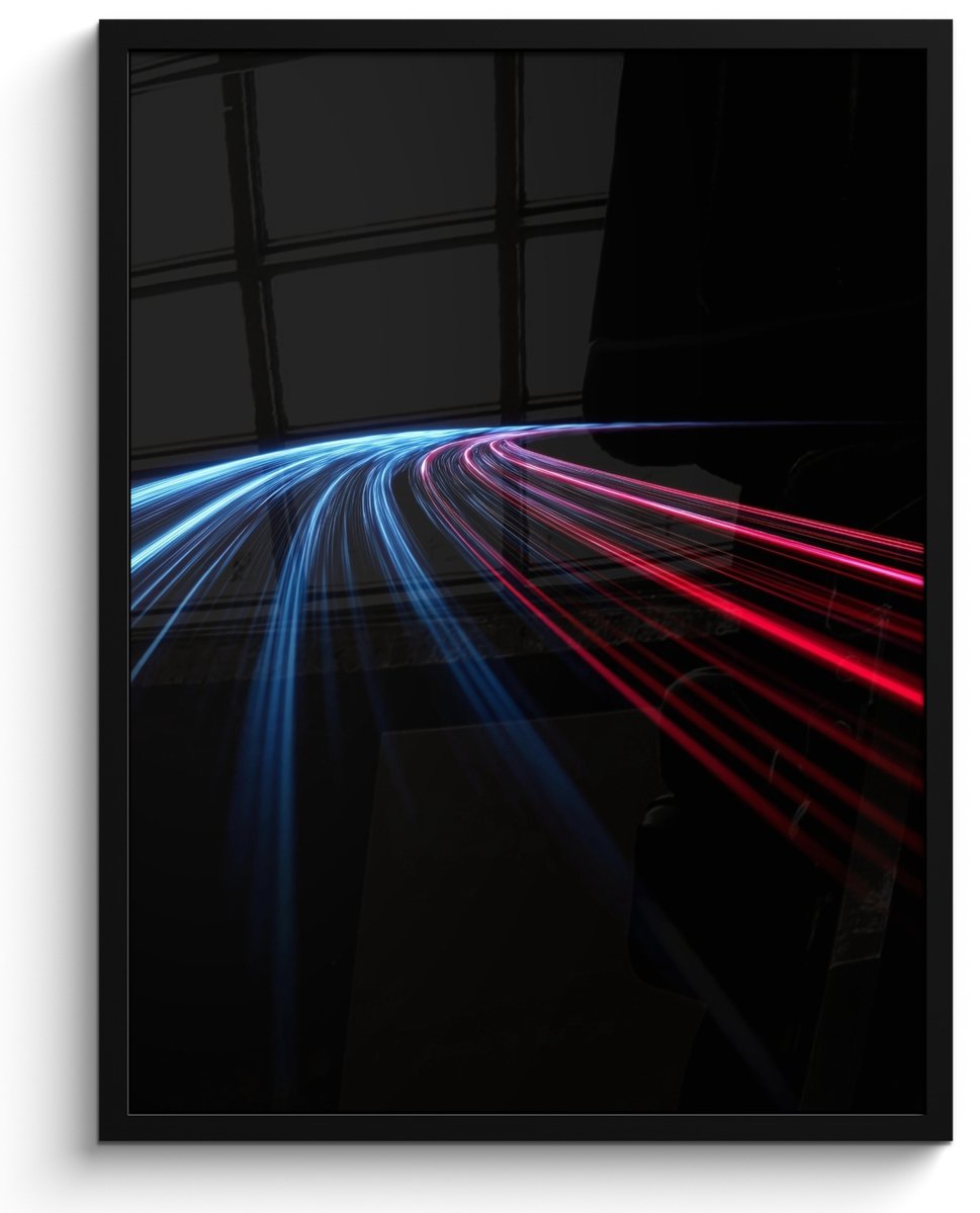 FrameYourWall Poster in lijst - Fotolijst 50x70 cm - Posters - Gaming - Strepen - Gebogen - Blauw - Posterlijst zwart - Decoratie - Wanddecoratie woonkamer - Muurdecoratie slaapkamer Lichtbanen