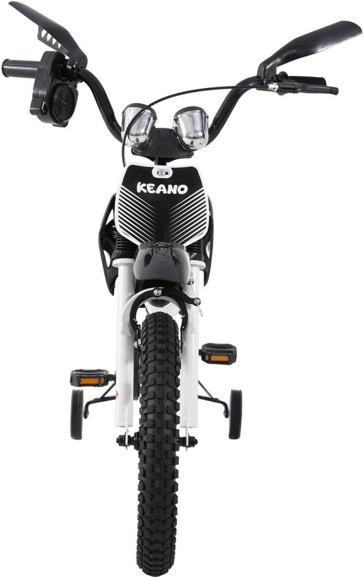 Vooraanzicht van een zwarte en witte Keano kinderfiets met offroad-look, nummerbord en zijwieltjes.