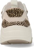 Vooraanzicht van een off-white sneaker met luipaardprint en slangenprint details.