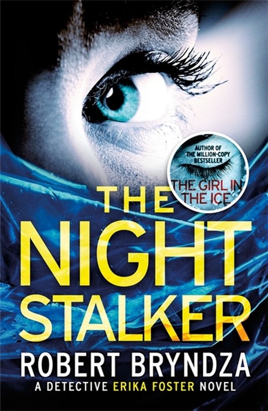 Couverture de livre avec un fond bleu glacé. « THE NIGHT STALKER » en grosses lettres jaunes. Un œil de femme regarde le spectateur.