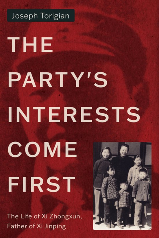 Boekhoes met de titel 'The Party's Interests Come First: The Life of Xi Zhongxun, Father of Xi Jinping'. Op de achtergrond een vervaagde foto van een man met een hoed.