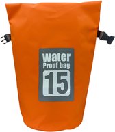 Oranje waterdichte tas met gespen aan de zijkant en "WATER PROOF BAG 15" opdruk.