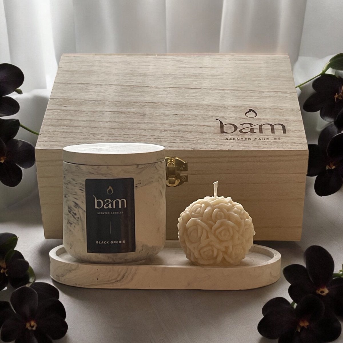 BAM Kaarsen Black Orchid Geschenkset – Geurkaars 140 g met Houten Lont – Handgemaakte Roze