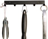 BBQBuddies BBQ Gereedschap Houder – Stalen Wandrek met 5 Haken – Ophangsysteem voor BBQ Accessoires – Zwart – Voor Tangen, Schort en BBQ Tools