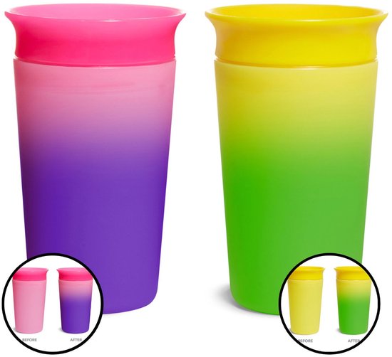 Twee sets van drinkbekers. Links een roze/paarse beker, rechts een gele/groene beker.
