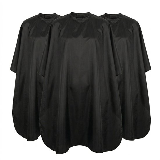 Drie zwarte kappersmantels, opgesteld op een witte achtergrond.