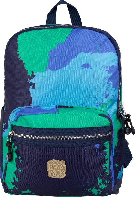 Voorkant van een kinderrugzak met blauwe, groene en paarse camouflageprint, ritssluiting en Pick&Pack logo.
