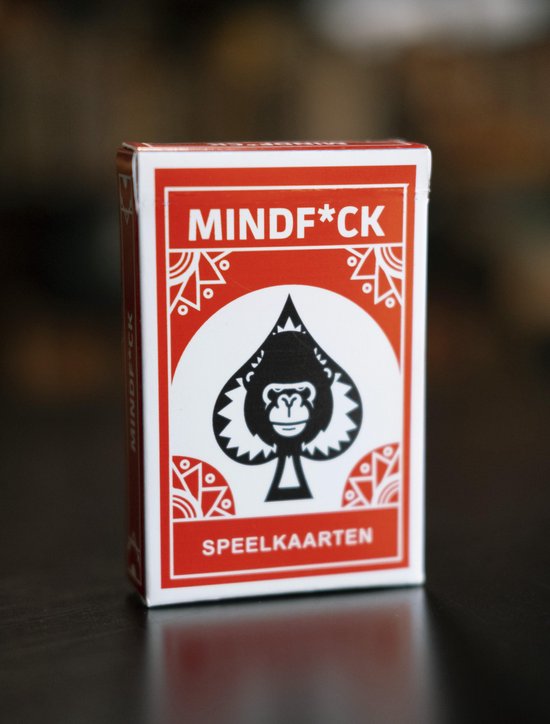 Rode kaartenverpakking met "MINDF*CK SPEELKAARTEN" en een gorilla symbool.