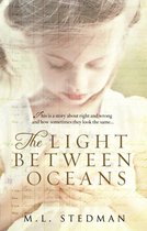 Boekomslag van 'The Light Between Oceans' met een kind en tekst. 'This is a story about right and wrong and how sometimes they look the same...'
