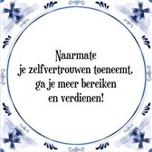 Tegeltje met Spreuk (Tegeltjeswijsheid): Naarmate je zelfvertrouwen toeneemt, ga je meer bereiken en verdienen! + Kado verpakking & Plakhanger