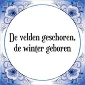 Tegeltje met Spreuk (Tegeltjeswijsheid): De velden geschoren, de winter geboren + Kado verpakking & Plakhanger