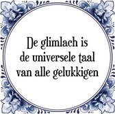 Tegeltje met Spreuk (Tegeltjeswijsheid): De glimlach is de universele taal van alle gelukkigen + Kado verpakking & Plakhanger