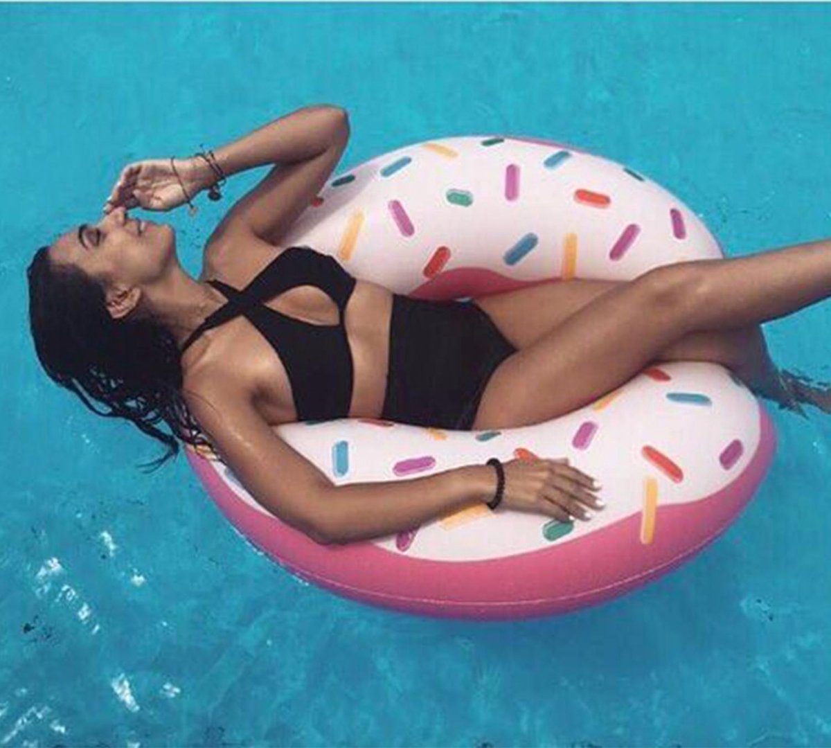 Intex Opblaasbare Donut Zwemring - Zwemband - Drijfband - Hoge Kwaliteit Vinyl -107 cm - Voor Op Het Water - In het Zwembad - Op Vakantie - Roze Ringband Donut Gekleurd - Vanaf 9 Jaar