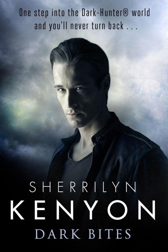 Boekomslag van Dark Bites door Sherrilyn Kenyon met een man in een leren jas voor een stormachtige lucht.