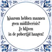 Tegeltje met Spreuk (Tegeltjeswijsheid): Waarom hebben mannen geen midlifecrisis? Ze blijven in de pubertijd hangen! + Kado verpakking & Plakhanger