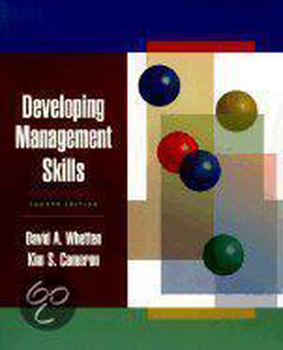 Boek 'Developing Management Skills' met rode, blauwe, groene en gele ballen op een gebogen achtergrond.