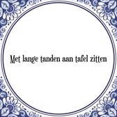 Tegeltje met Spreuk (Tegeltjeswijsheid): Met lange tanden aan tafel zitten + Kado verpakking & Plakhanger