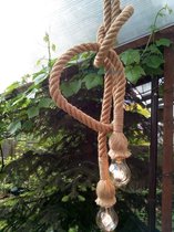 Touwlamp van  2x1,5 meter met zwarte plafondplaat en 2 stuks sierlijke retro gloeilampen.