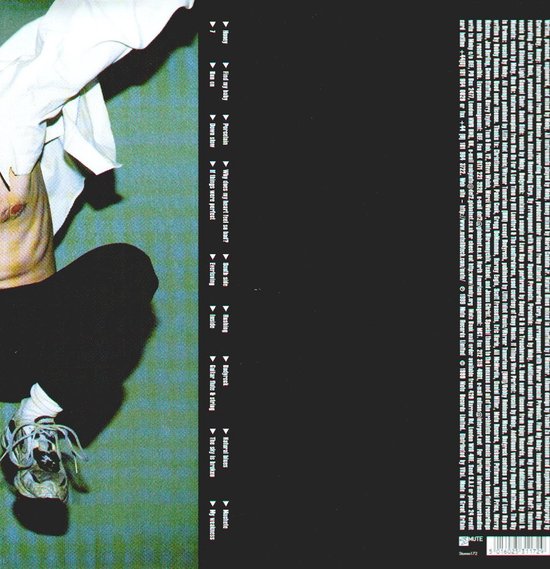Achterkant van de Moby Play albumhoes met tracklist en foto van Moby.