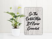 Go The Extra Mile. It's Never Crowded - Spreukenbordje