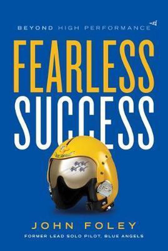 Boek kaft met blauwe achtergrond, gele tekst 'FEARLESS SUCCESS' en een geel pilotenhelm met spiegelend vizier en blauwe emblemen.