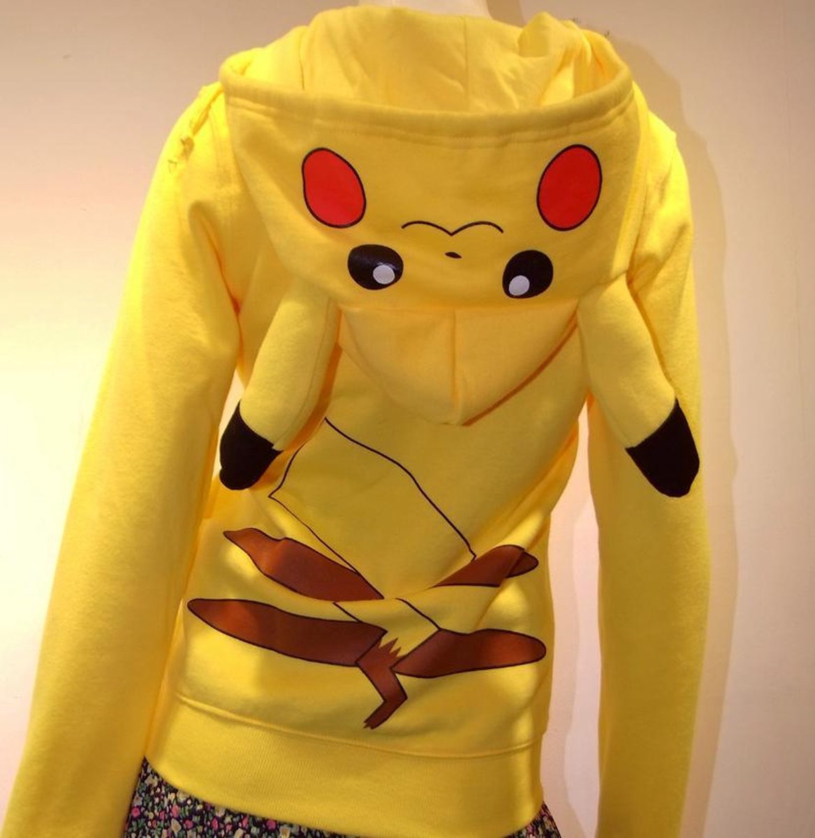 Premier slaap hulp in de huishouding Pikachu Pokemon Manga Vest Trui Sweater Hoodie L | bol.com