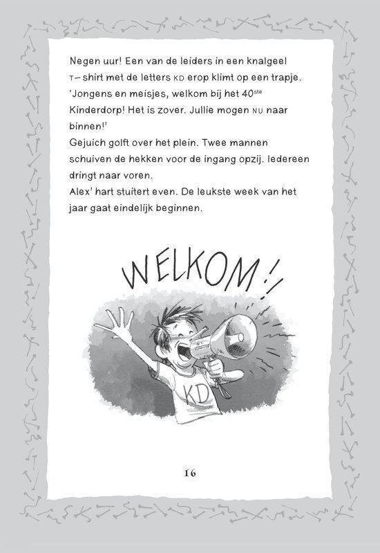 Een jongen met een megafoon schreeuwt 'WELKOM!' met een T-shirt met 'KD'.