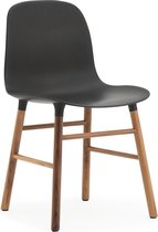 Normann Copenhagen Form Chair - Stoel - Zwart met walnoten onderstel