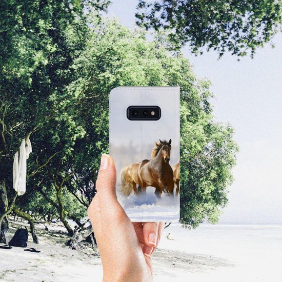 Samsung Galaxy S10e Uniek Standcase Case Paarden