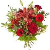 Boeket Gemengde rode bloemen