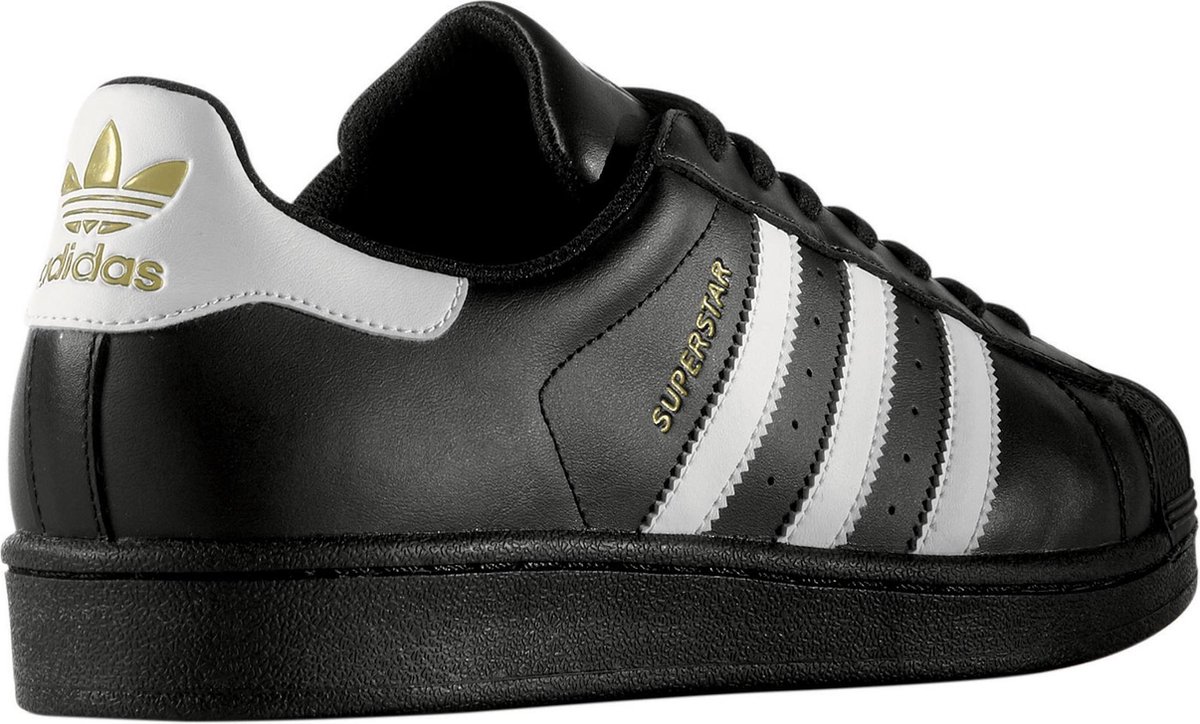 Hoe vallen Adidas Superstar? Zo koop je de juiste maat
