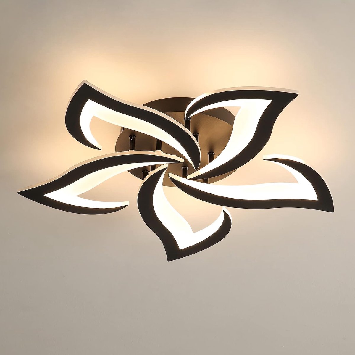 Moderne LED-plafondlamp, 60W 6000LM creatieve bloemvormige plafondlamp van acryl, 5-koppige zwarte LED-kroonluchters met bloemblaadjes voor woonkamer, slaapkamer, eetkamer, keuken, warm wit 3000K [Energieklasse E]