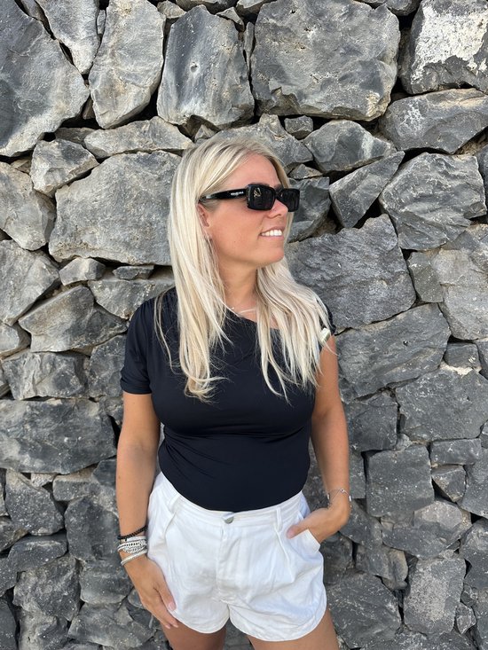 The Brand Remarkable - Zonnebril Unisex - Zonnebril Dames - Zonnebril Heren - Vierkante Zonnebril - Zwart / Zwart - UV400 - Luxe & Trendy Zonnebril - Designer Zonnebril - Mode Zonnebril 2025 - Inclusief Beschermhoes - Hoogwaardig Acetaat - Cat. 3 van The Brand Remarkable — afbeelding 4