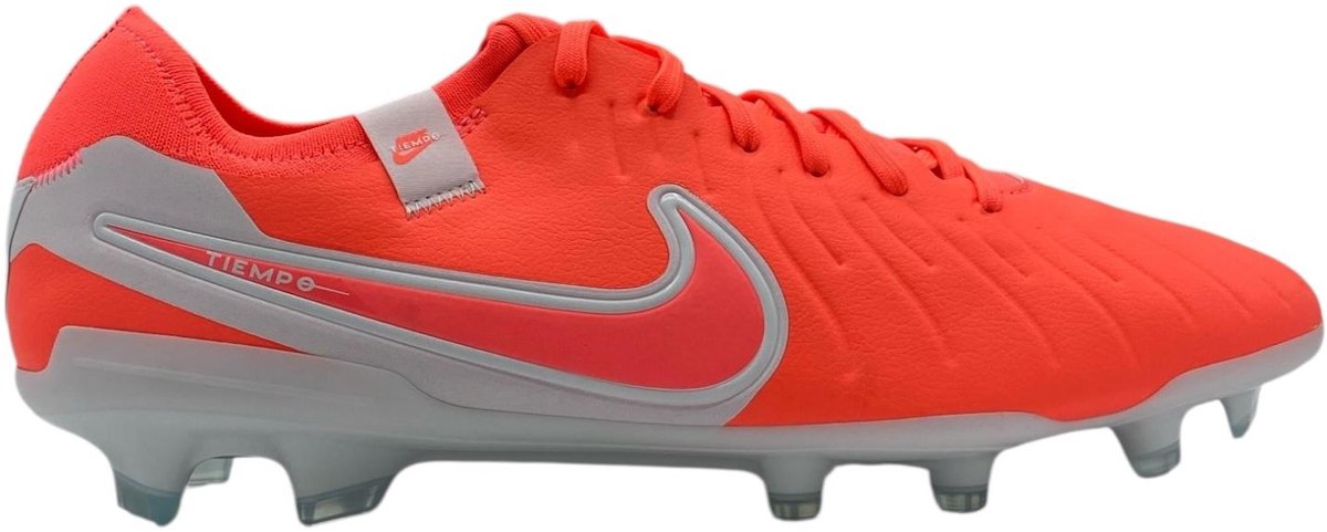 NIKE LEGEND 10 PRO FG voetbalschoenen in feloranje, maat 44, met grijze details en stevige noppen.