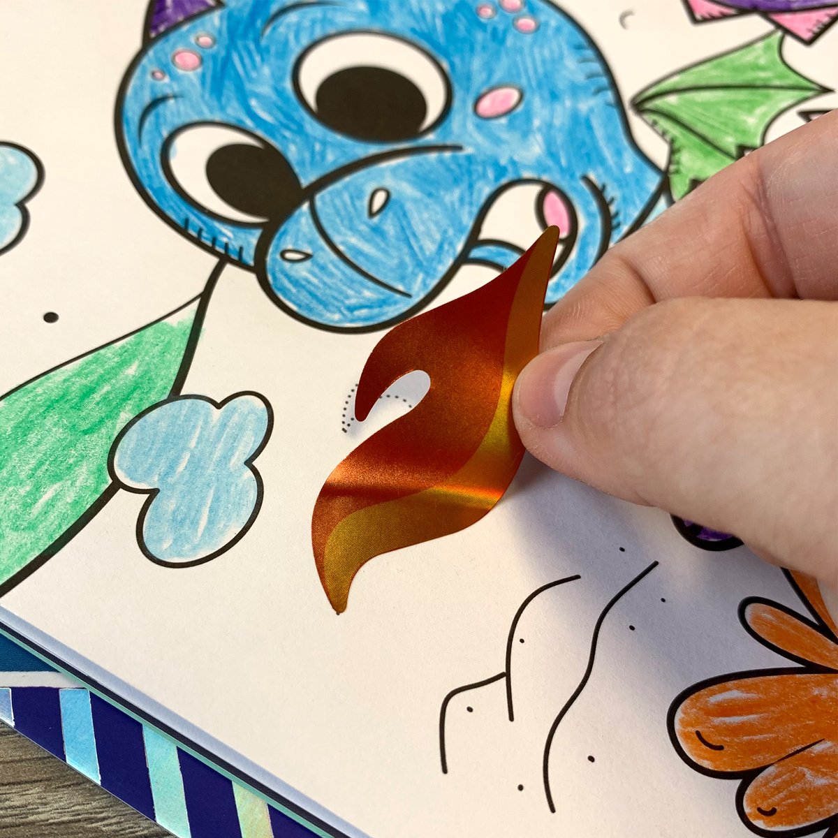 SES Creative - Activiteiten Doe kleurboek metallic 3 in 1 - stoere illustraties – kleuren, mozaïek en stickers plakken – kleurboek voor kinderen — afbeelding 3