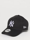 Casquette New Era 9FORTY noire avec logo New York Yankees blanc, logo New Era sur le côté et fermeture réglable.
