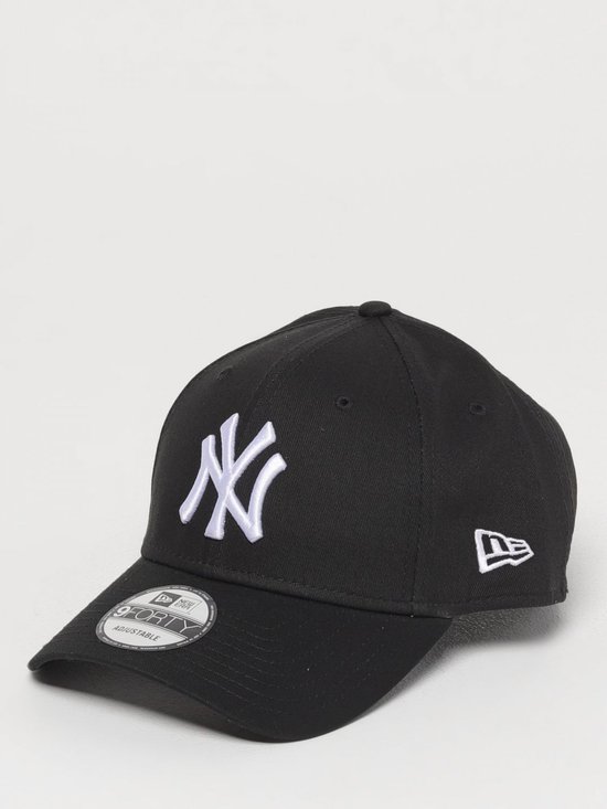 Casquette New Era 9FORTY noire avec logo New York Yankees blanc, logo New Era sur le côté et fermeture réglable.