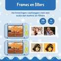 Blauwe digitale camera met twee voorbeelden van fotofilters. Eén voorbeeld toont een meisje met een teddybeer, de ander twee meisjes.