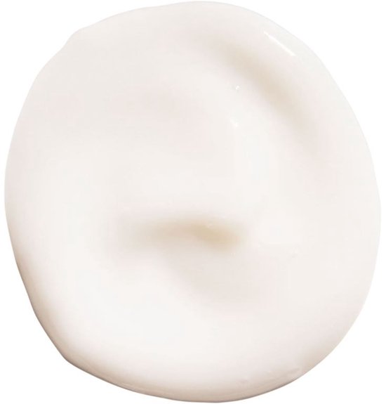 Een dikke klodder witte crème op een witte achtergrond.