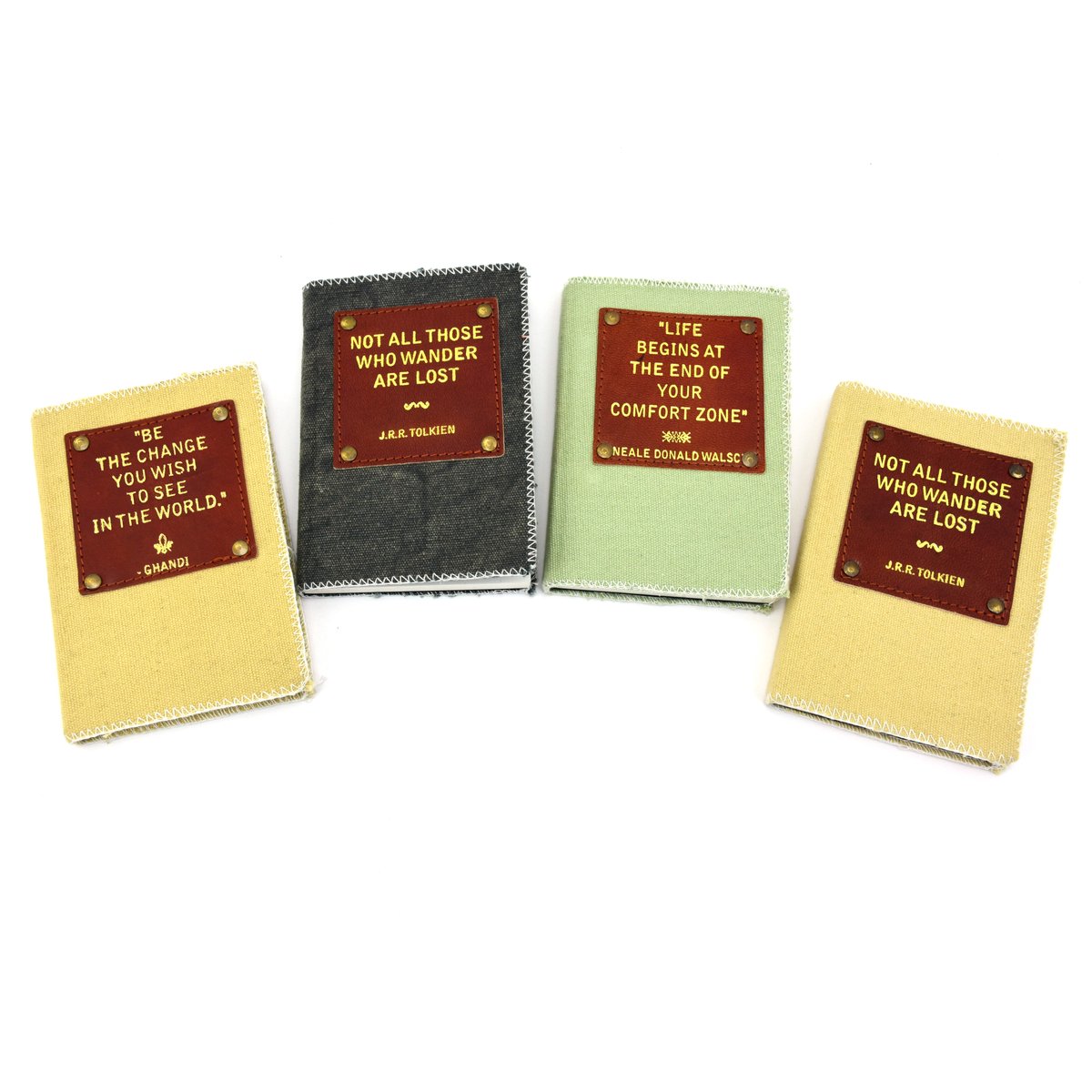 Notitieboek 15 x 10 cm met zwarte canvas kaft, leren label en 84 paginas wit lijntjes papier
